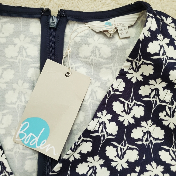 NWT Boden Navy and White Floral V-neck Pocket Dress sz2 - Picture 3 of 16